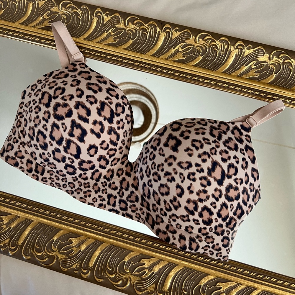 Victoria Secret’s Incredible Wireless Push-Up Bra 34D